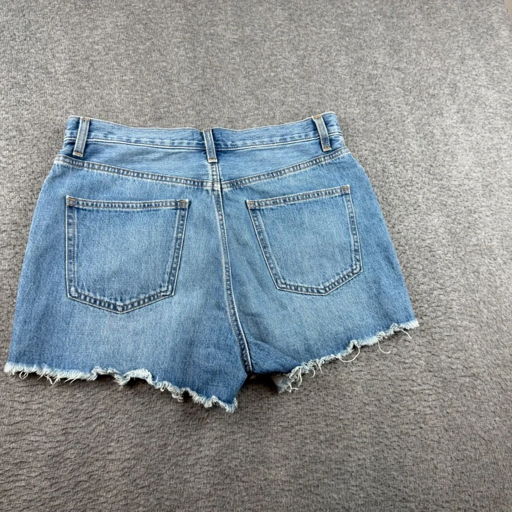 Uniqlo Denim Shorts Women's 28 Blue Distressed Raw Hem High Rise 221-450293